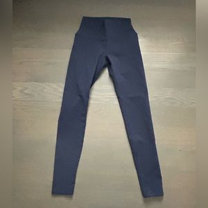 Alo leggings size small. Not shinny high wasted